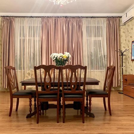 Apartment On Zhukovskogo Одесса Экстерьер фото