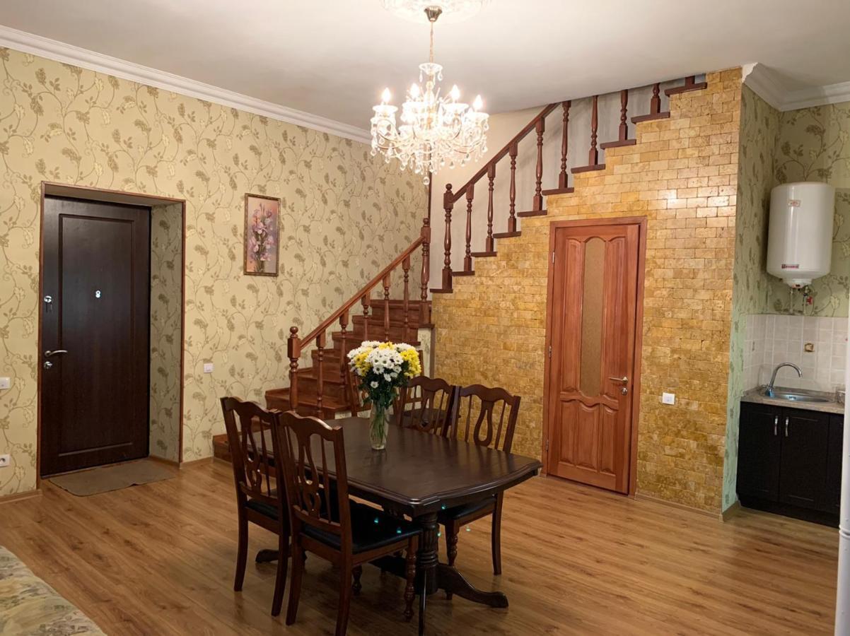 Apartment On Zhukovskogo Одесса Экстерьер фото
